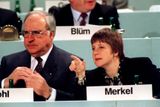 O rok později jí kancléř Helmut Kohl nabídl post ministryně pro záležitosti žen a mládeže a tři roky nato se stala ministryní životního prostředí.