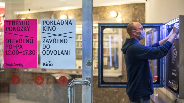 Koronavirus zhoršil ekonomickou situaci třetiny Čechů, u čtyř procent výrazně