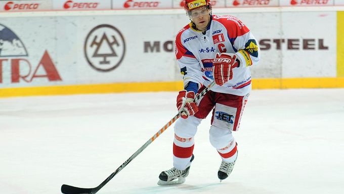 František Ptáčkem překonal 1036. duelem rekord Josefa Řezníčka v počtu startů v nejvyšší hokejové soutěži