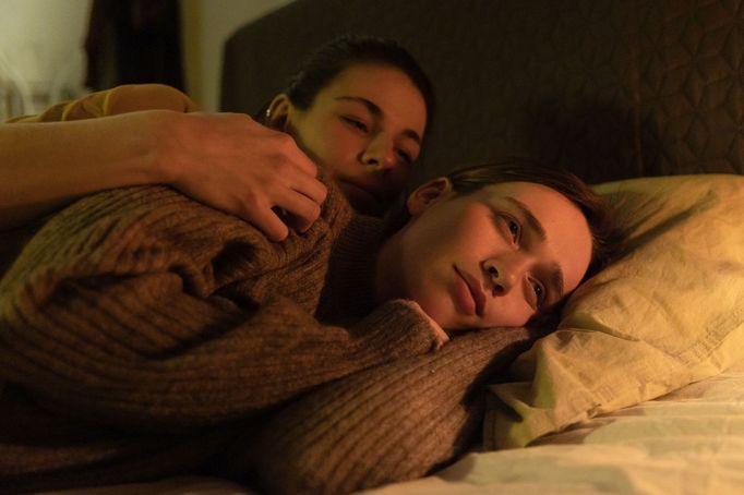 Kateřina Císařová coby Lucie a Alžběta Malá jako Tereza.