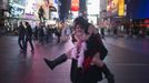 Revellers dressed up for Halloween play around in Times Square, New York November 1, 2012. Mega-storm Sandy played Wicked Witch on Wednesday, postponing Halloween for millions of disappointed East Coast children warned not to trick or treat amid dangling electrical wires and trees uprooted by the deadly weather. REUTERS/Adrees Latif (UNITED STATES - Tags: SOCIETY DISASTER ENVIRONMENT) Published: Lis. 1, 2012, 8:40 dop.