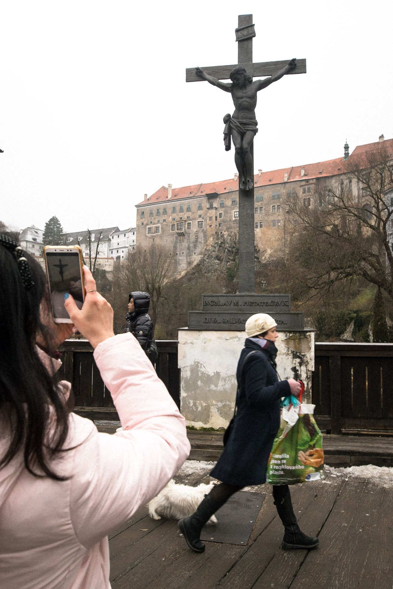 Český Krumlov, overturismus, turisté, zima, andělský průvod, advent, mikuláš