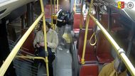 Policie, Praha, agresor, muž, pistole, zbraň, autobus
