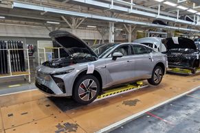 Potěmkinova vesnice. Pohled za oponu čínského automobilového snu děsí i fascinuje