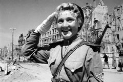 Co ruské ženy zažily ve válce? Alexijevičová posbírala svědectví z Rudé armády