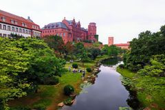 VIDEO: Celá Evropa v Číně. Huawei si postavil i Karlův most a Český Krumlov