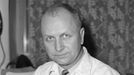 Český lékař a psychiatr Doc. MUDr. Jaroslav Skála, který v roce 1951 stál u zrodu první protialkoholní záchytné stanice na světě. Snímek z roku 1962.