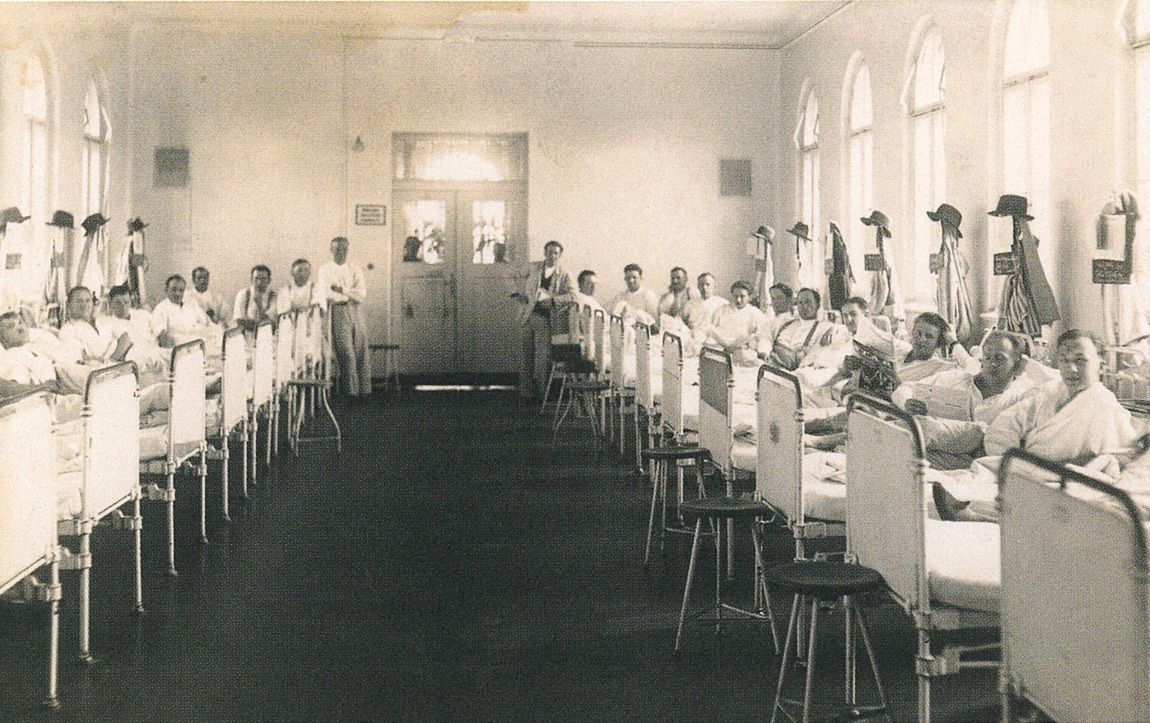 Kniha, Vzhůru dolů - Fotografické album průmyslového a kulturního dědictví uhelného hornictví ostravsko-karvinského revíru, Ostrava, Karviná, hornictví, historie, Magazín, Foto