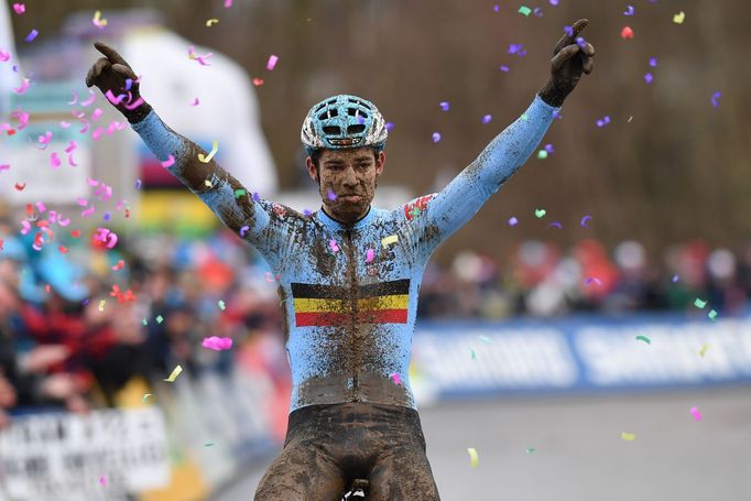 Belgičan Wout van Aert na MS v cyklokrosu 2017