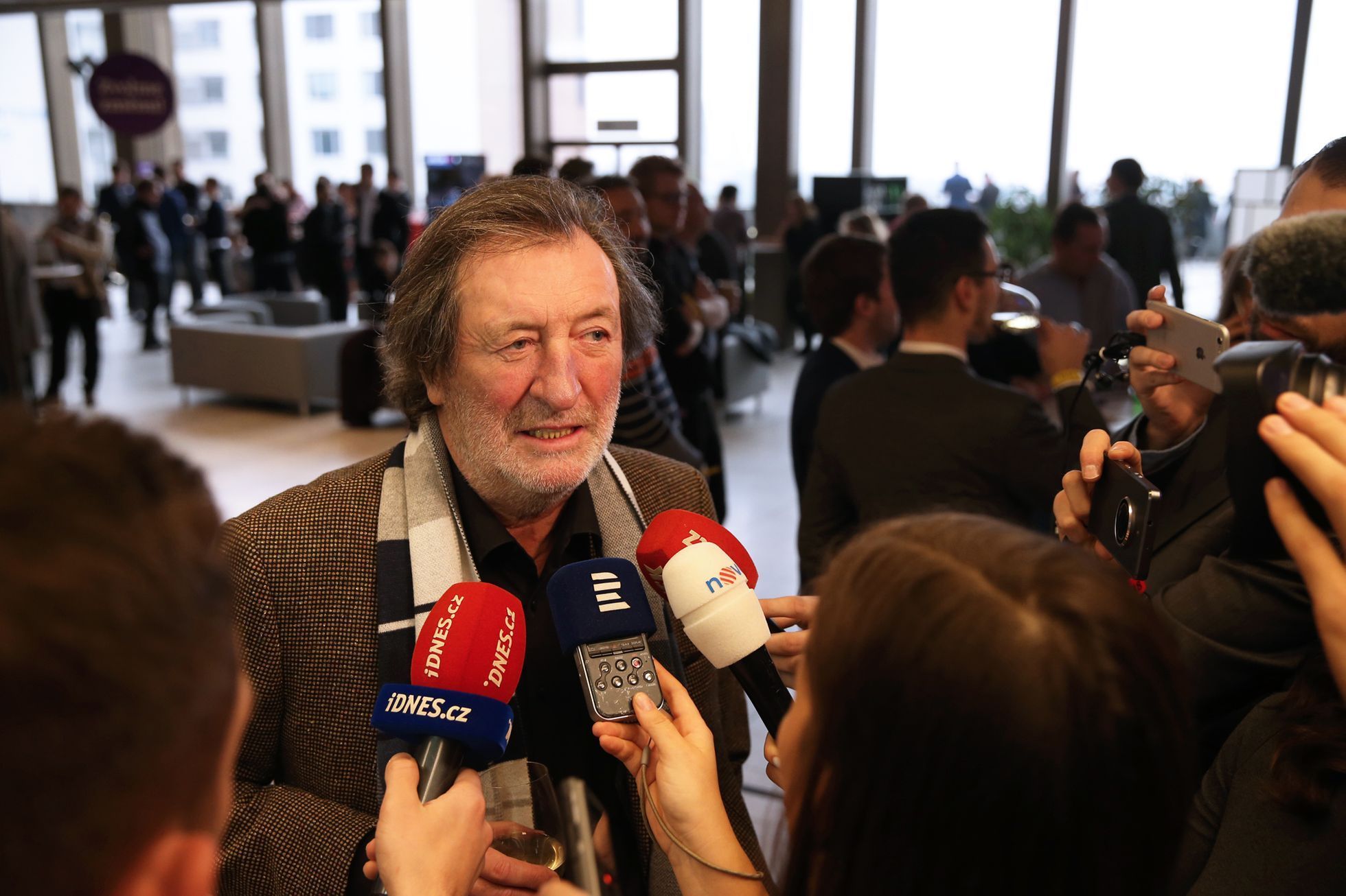 Foto / Drahoš / Volby 2018 / 2. kolo / 27. 1. 2018 / Volební štáb / Bolek Polívka