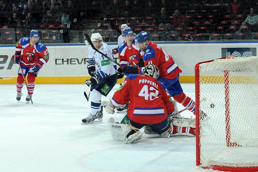 Hokejisté Lva Praha v utkání proti Amuru Chabarovsk v KHL 2012/13.