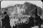 Jak Prahu poničila druhá světová válka? Výstava přibližuje málo známé fotografie Josefa Sudka