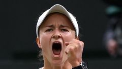Barbora Krejčíková v osmifinále Wimbledonu 2024 s Danielle Collinsovou