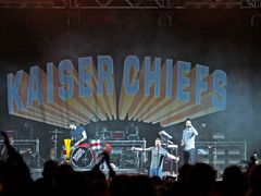 Kaiser Chiefs na festivalu Rock for People v Hradci Králové.