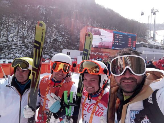 Část české lyžařské výpravy na paralympijských hrách v Pchojngčchangu.