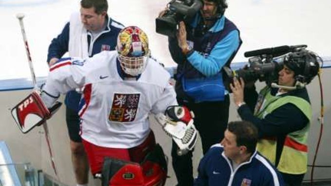 Zranění z olympijského ledu stále nepouští Dominika Haška na led.