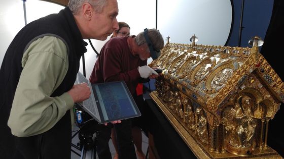 Vědci rozebrali naši druhou nejvzácnější památku. Maurův relikviář virtuálně