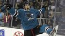 Tomáš Hertl se raduje z prvního gólu v NHL