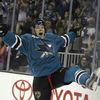 Tomáš Hertl se raduje z prvního gólu v NHL