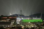 Video: Olympijský stadion žil slavnostním zahájením, na závěr přišel velkolepý ohňostroj