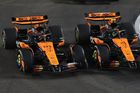 Ťuk, ťuk, tady McLaren. V oranžových boxech doutná bratrovražedný boj