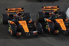 Ťuk, ťuk, tady McLaren. V oranžových boxech doutná bratrovražedný boj