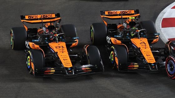 Oscar Piastri a Lando Norris (McLaren) ve VC Singapuru