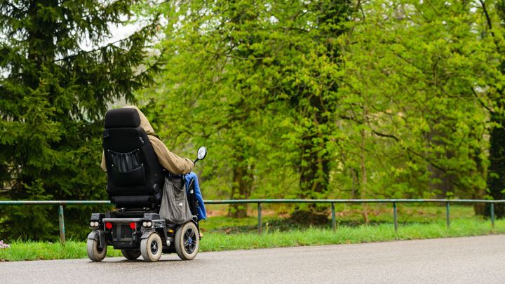 Poslanci schválili zvýšení rychlosti invalidních vozíků na 15 kilometrů za hodinu