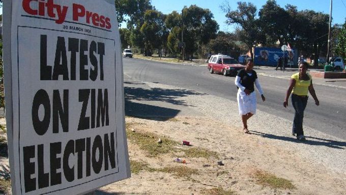 Zimbabwe (alias Zim) je už nejméně týden pro čtenáře jihoafrických novin tématem číslo jedna