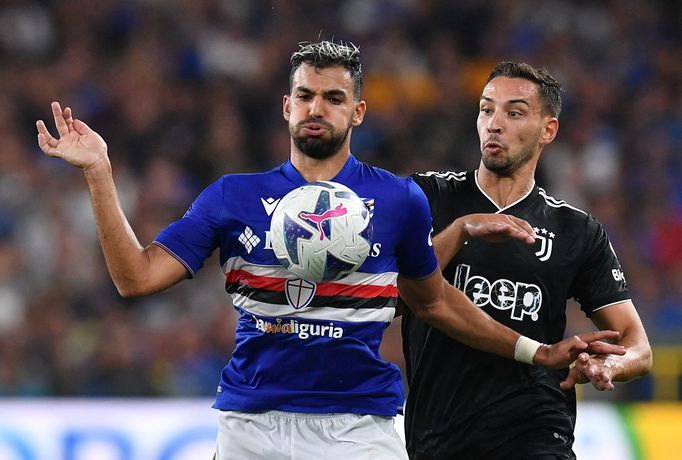 Mehdi Leris a Mattia de Sciglio v zápase Sampdoria - Juventus