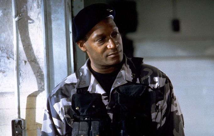 Tony Todd ve filmu Skála z roku 1996.