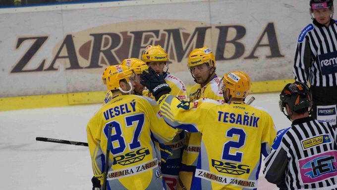 Hokejisté Zlína se mohli poprvé v sezoně radovat ze tříbodového vítězství. Podívejte se, jak Valaši porazili Karlovy Vary.