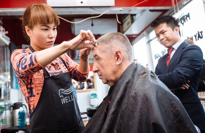 Jednou se Andrej Babiš nechal v Sapě ostříhat. Účtenku ale od vietnamské kadeřnice nedostal.