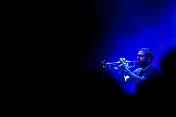 Snímek z vystoupení Ibrahima Maaloufa na brněnském Jazzfestu.