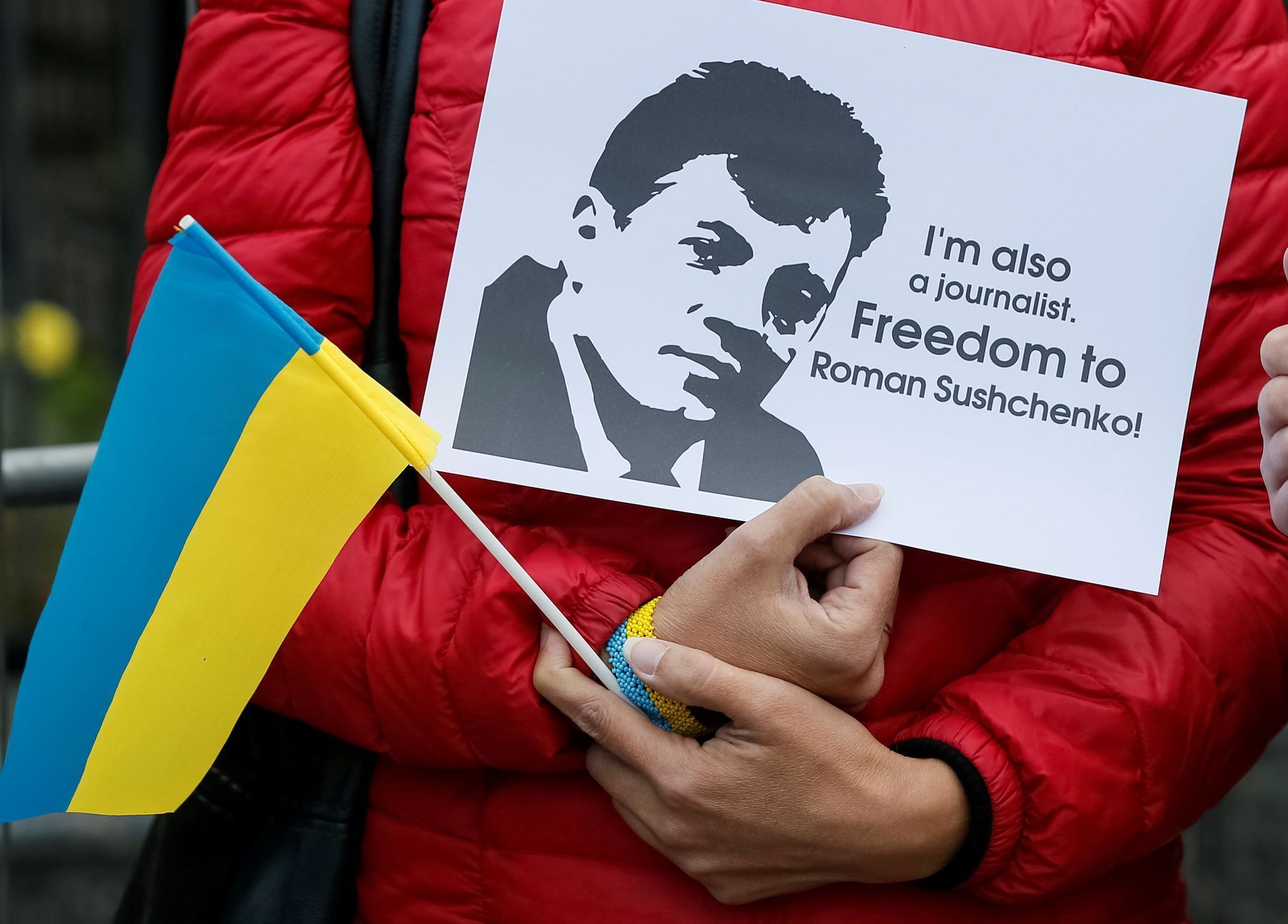 Demonstranti v Kyjevě, kteří požadují propuštění novináře Romana Suščenka. Ten je v Rusku viněn ze špionáže.