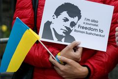 Ukrajinský novinář dostal u ruského soudu 12 let vězení, Moskva ho viní ze špionáže