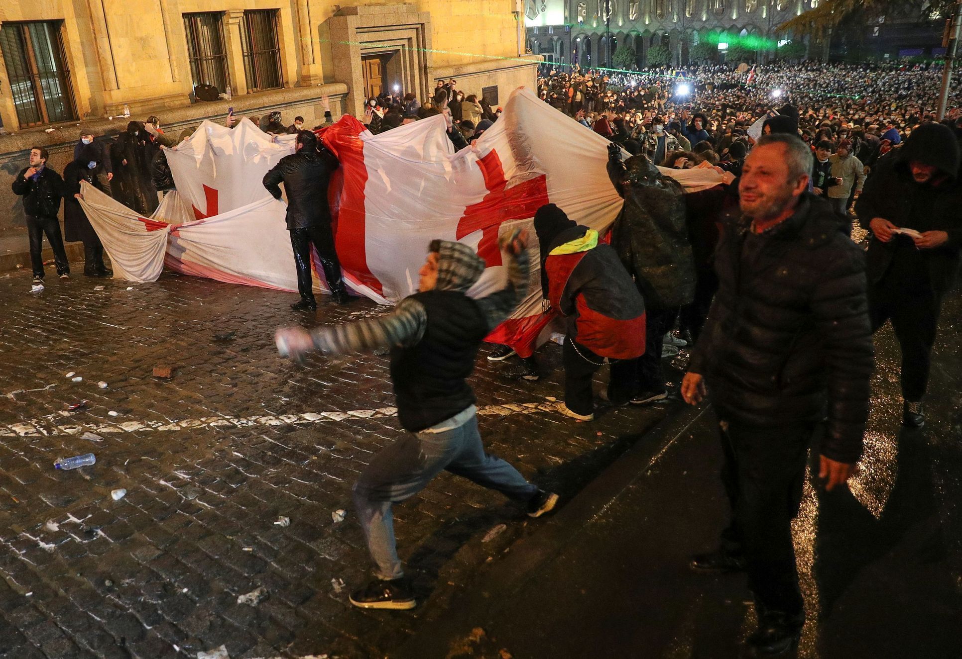 gruzie protesty evropská unie demonstrace vodní děla