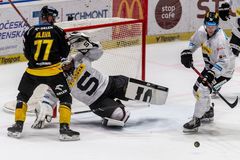 Na rozjetý Litvínov nestačila ani Sparta, extraligu dál vedou Pardubice