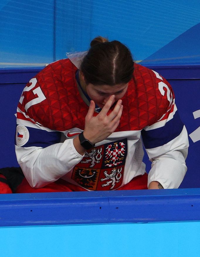 Zraněná Tereza Radová ve čtvrtfinále ZOH 2022 v Pekingu Česko - USA