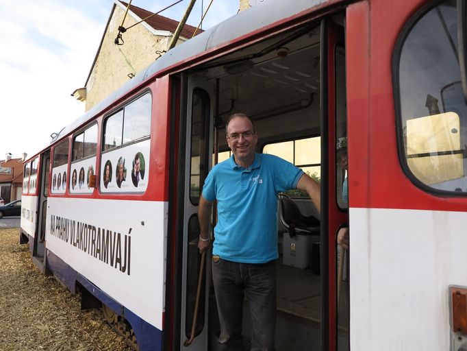 Patrick Zandl při zahájení volební kampaně pirátů v Brandýse nad Labem