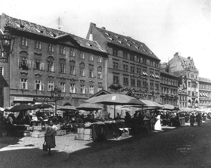 Ukázka z knihy „Zmizelá Praha-Nevěstince a nevěstky“ od autorů Radima Kopáče a Josefa Swarze, kterou v roce 2013 vydalo v Praze nakladatelství Paseka.