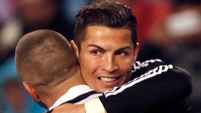 Ronaldo a Benzema slaví gól Realu Madrid