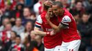 Fotbal, Premier League, Arsenal - Manchester United: Tomáš Rosický a Theo Walcott