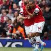 Fotbal, Premier League, Arsenal - Manchester United: Tomáš Rosický a Theo Walcott