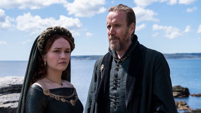 Olivia Cookeová a Rhys Ifans.