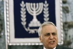 Izraelský prezident Moše Kacav podal demisi