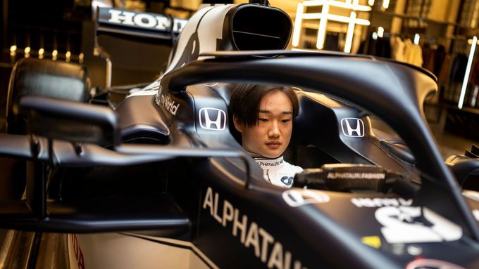 Tým AlphaTauri vsadil na módu, po sedmi letech vrátí do formule 1 jezdce z Japonska