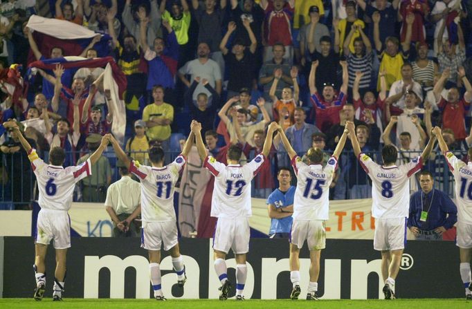 Fotbal, Česko 21 - Itálie 21, ME 2000: Češi zdraví fanoušky