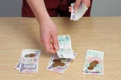 Novoroční dárek? Plaťte dál, vzkazují největší banky