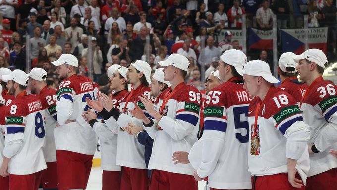 Čeští hokejisté v květnu vyhráli domácí MS, silný tým pro nadcházející obdobu Světového poháru by ale podle zámořských expertů nesložili.